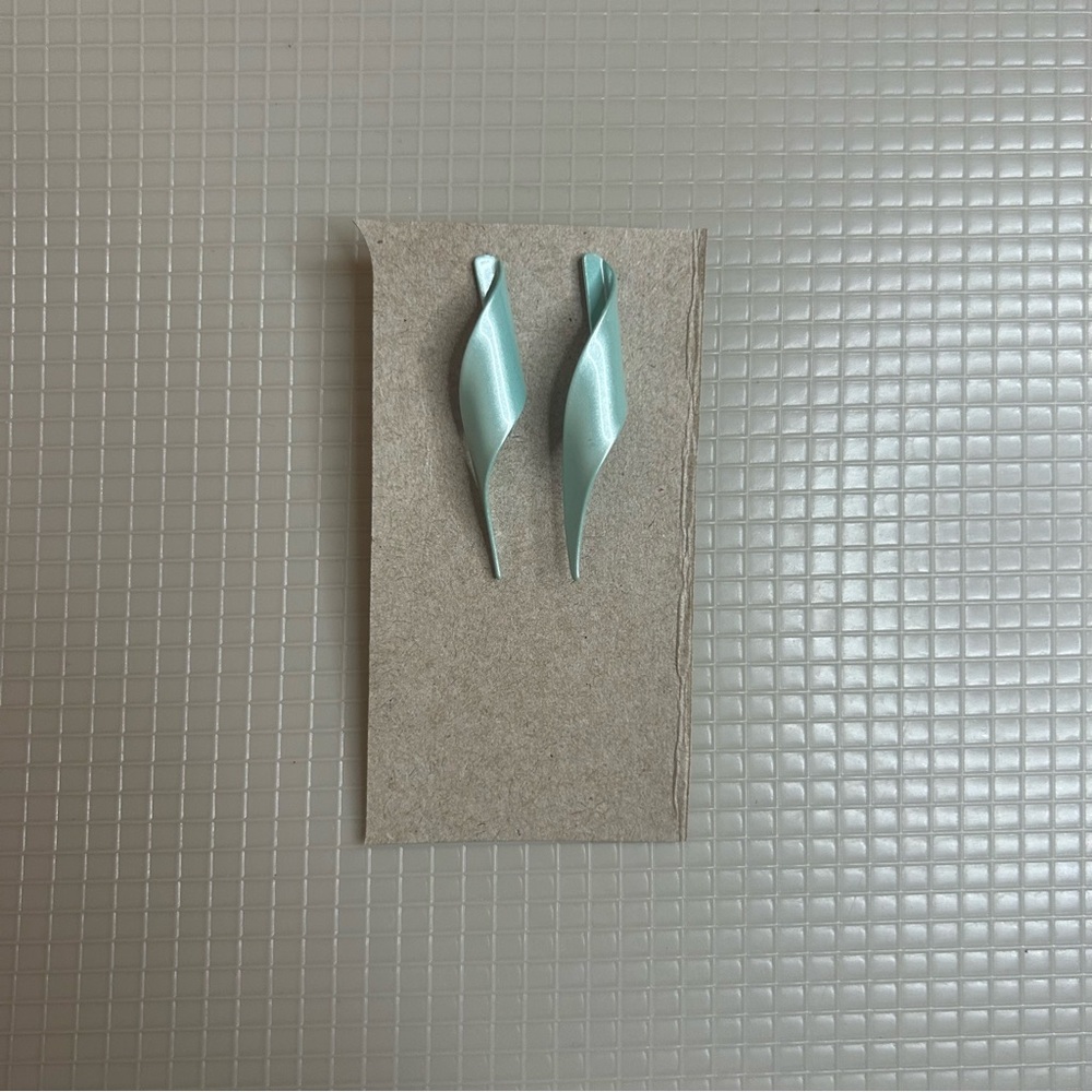 Elegant Twisted Drop Earrings